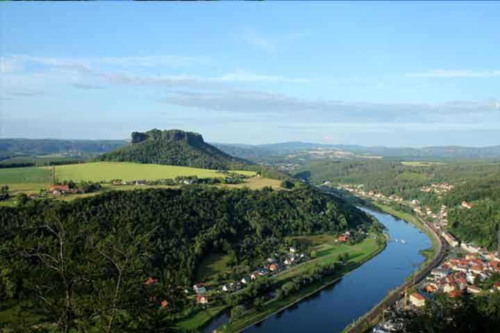 Ballonfahrt sächsische Schweiz Ballon sächsische Schweiz pirna Elbsandsteingebirge Ballonfahren Pirna sächsische Schweiz Elbsandsteingebirge Ballonfahren in der Nähe Lilienstein pirna sächsische Schweiz Elbsandsteingebirge Lilienstein